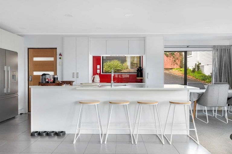 Photo of property in 2/58 James Street, Bayview, Auckland, 0629