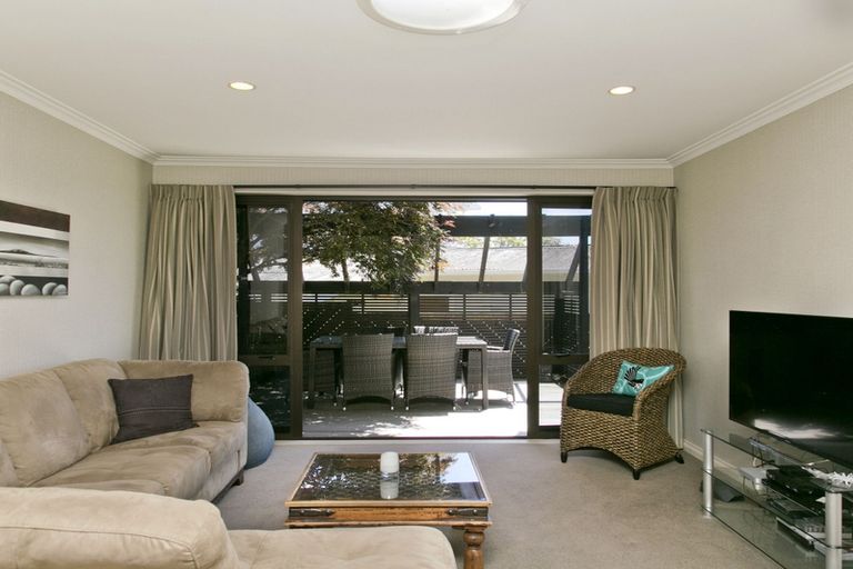 Photo of property in 8 Aubrey Crescent, Rainbow Point, Taupo, 3330