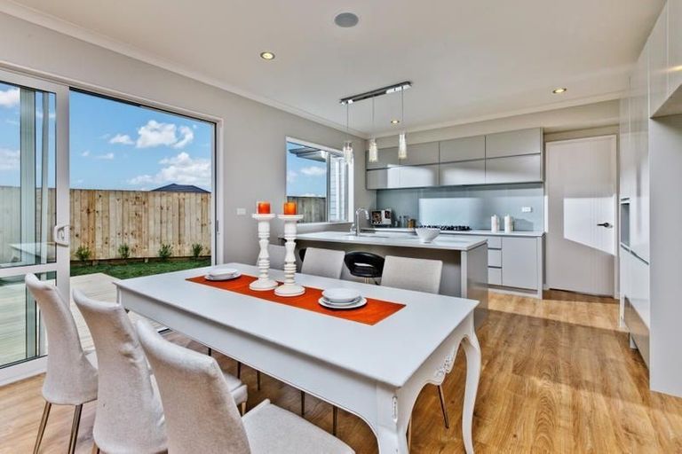 Photo of property in 70 Huntington Park Drive, Greenhithe, Auckland, 0632