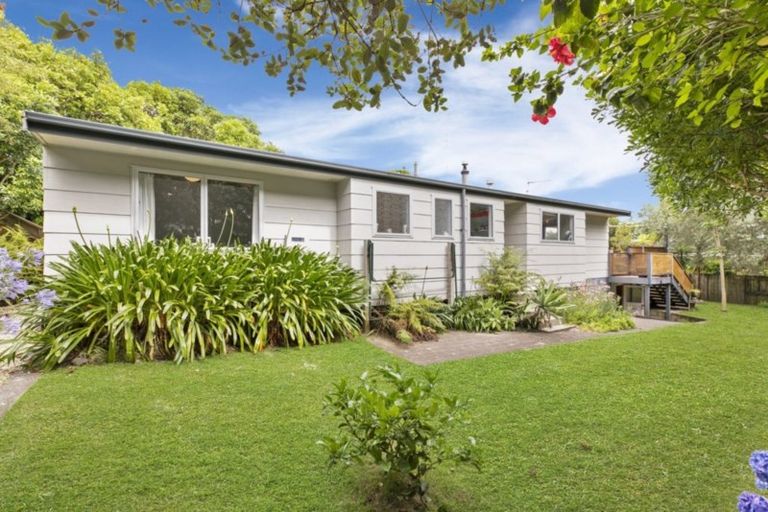 Photo of property in 2 Endeavour Avenue, Welcome Bay, Tauranga, 3112