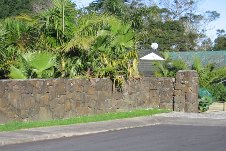 Photo of property in 15 Patsy O'hara Place, Swanson, Auckland, 0612