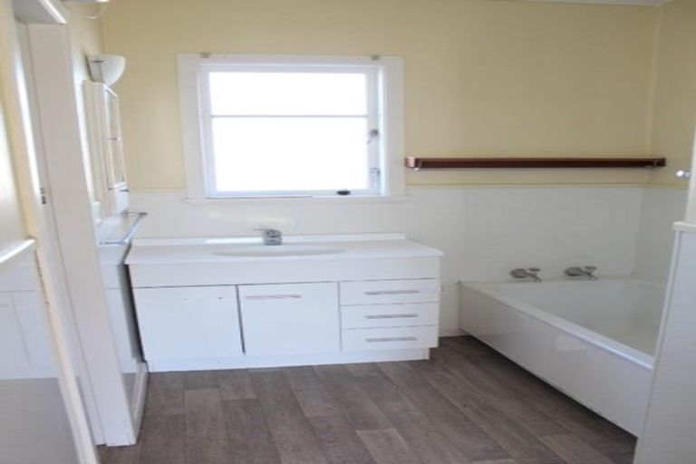 Photo of property in 18 Oxford Street, Fairfield, Hamilton, 3214