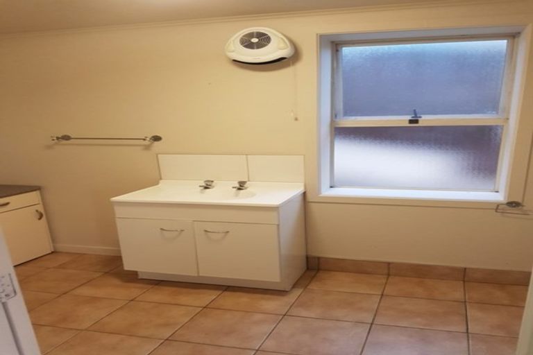 Photo of property in 27a Enfield Road, Hospital Hill, Napier, 4110