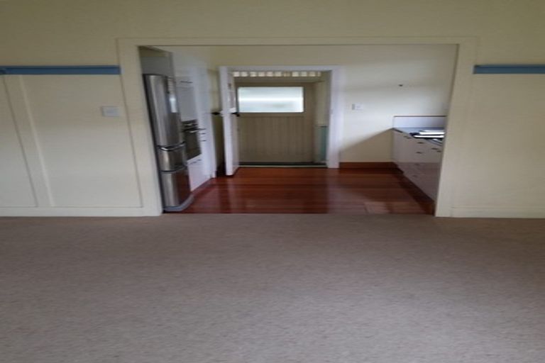 Photo of property in 62 Creswick Terrace, Northland, Wellington, 6012