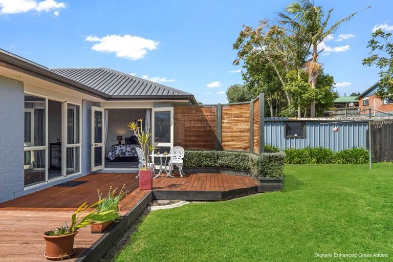 Photo of property in 22 Waitoa Street, Waiuku, 2123