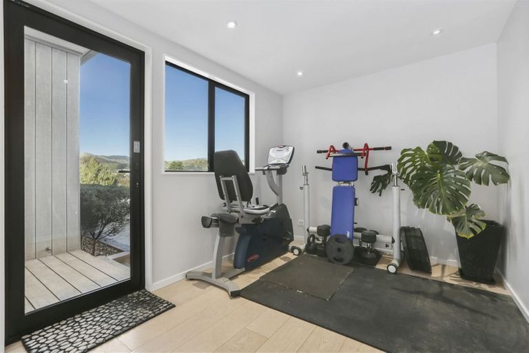 Photo of property in 11 Sumner Terrace, Aotea, Porirua, 5024