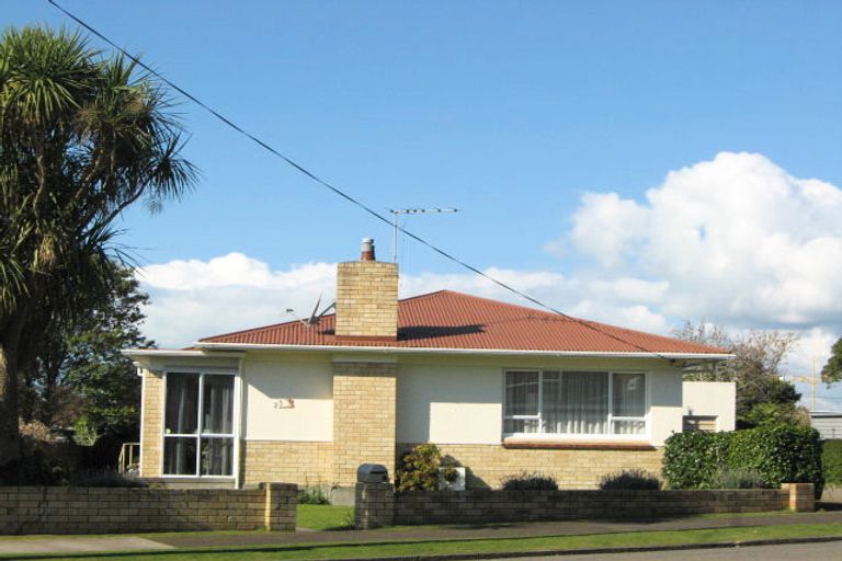 Photo of property in 25 Dartmoor Avenue, Westown, New Plymouth, 4310