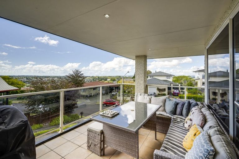 Photo of property in 76a Churchill Drive, Taradale, Napier, 4112