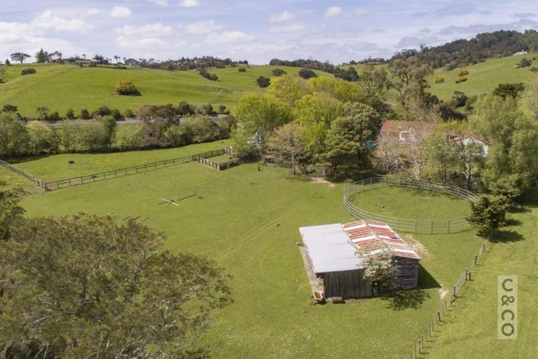 Photo of property in 10 Taha Road, Waimauku, 0881