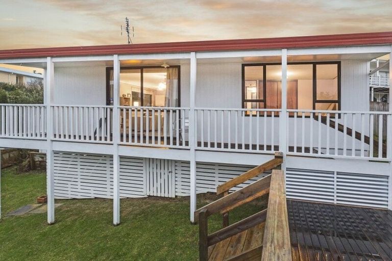 Photo of property in 1/103 Bradbury Road, Botany Downs, Auckland, 2010