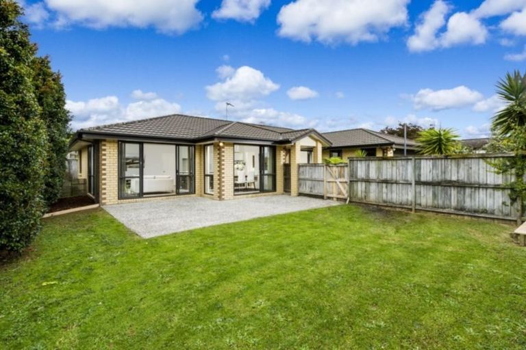 Photo of property in 18 William Gamble Drive, Greenhithe, Auckland, 0632