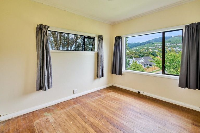 Photo of property in 56 Ranui Terrace, Tawa, Wellington, 5028