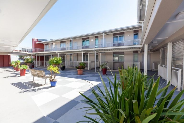Photo of property in Algarve Apartments, 213/332 Maunganui Road, Mount Maunganui, 3116