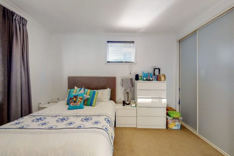 Photo of property in 14c Bracken Road, Newlands, Wellington, 6037