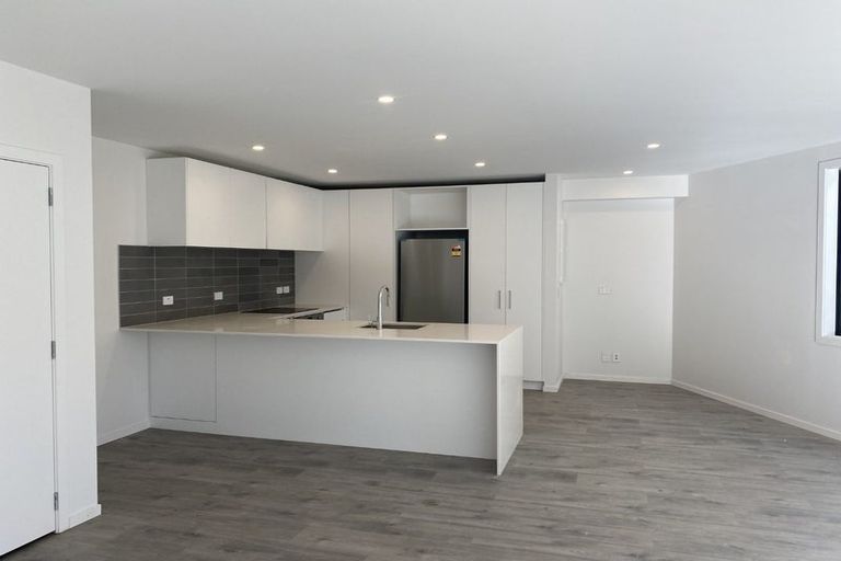 Photo of property in 30a Collins Avenue, Tawa, Wellington, 5028