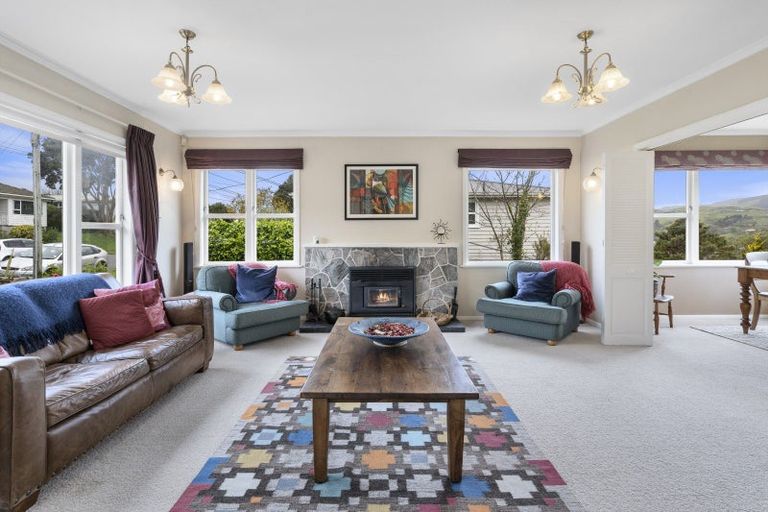 Photo of property in 28 Saint Johns Terrace, Tawa, Wellington, 5028