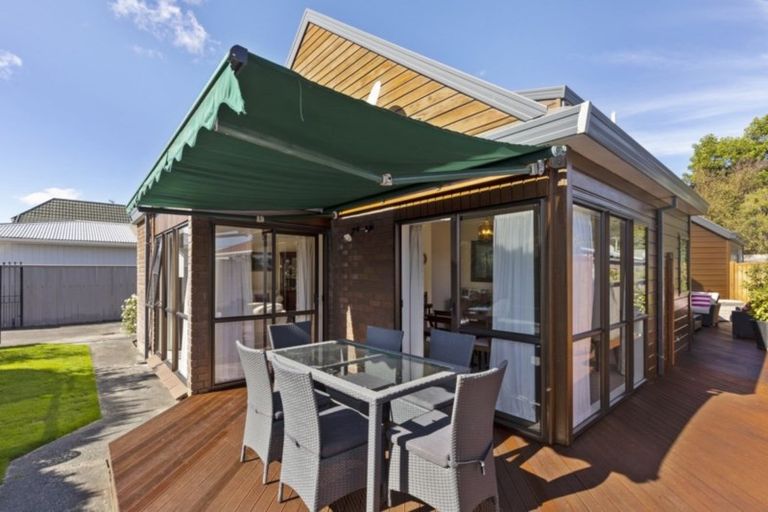 Photo of property in 2/72 Trafalgar Street, Waterloo, Lower Hutt, 5011