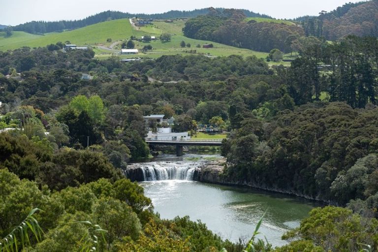 Photo of property in 10 Falls View Road, Haruru, 0204