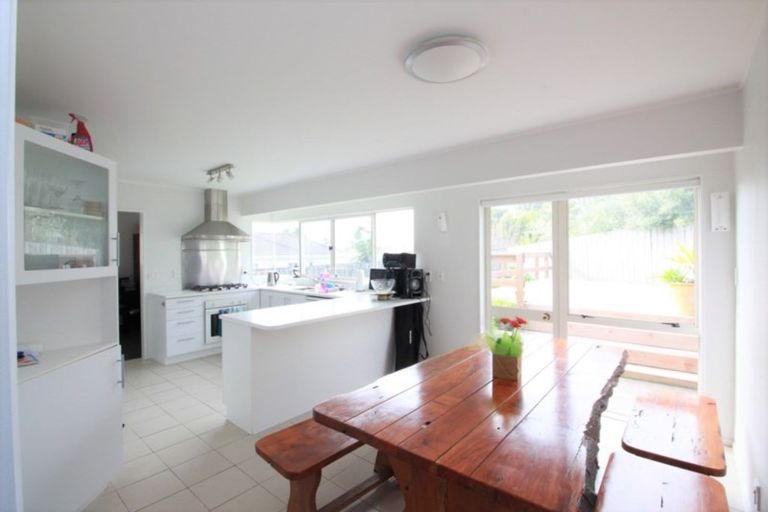 Photo of property in 25 Esther Place, Red Beach, 0932