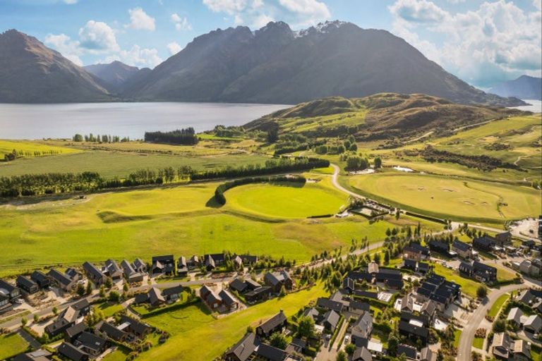Photo of property in 12 Arran Lane, Jacks Point, Queenstown, 9371