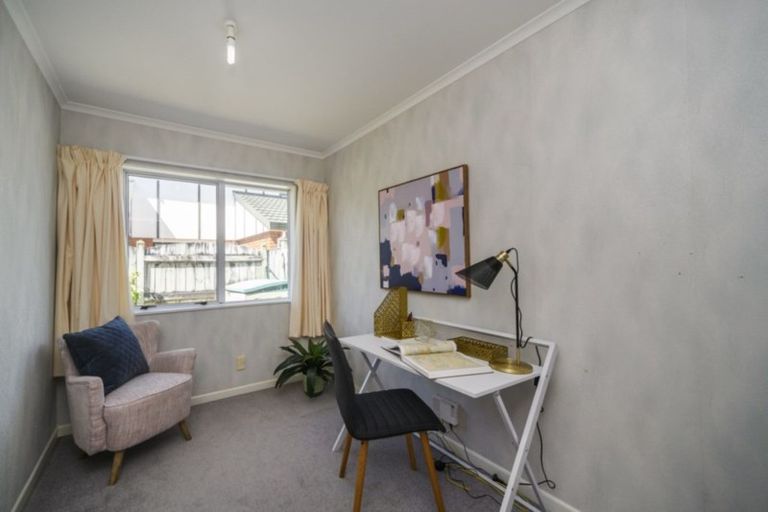 Photo of property in 15 Rosebank Avenue, Kelvin Grove, Palmerston North, 4414