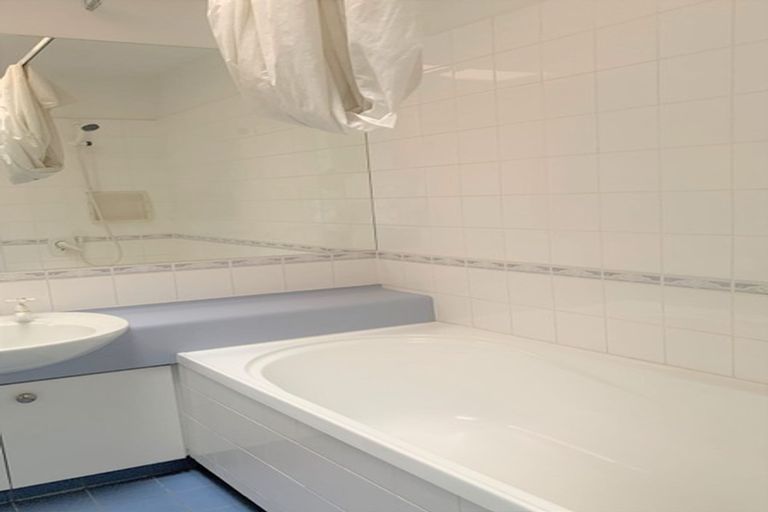 Photo of property in St James Courts, 3/77 Gloucester Street, Christchurch Central, Christchurch, 8013