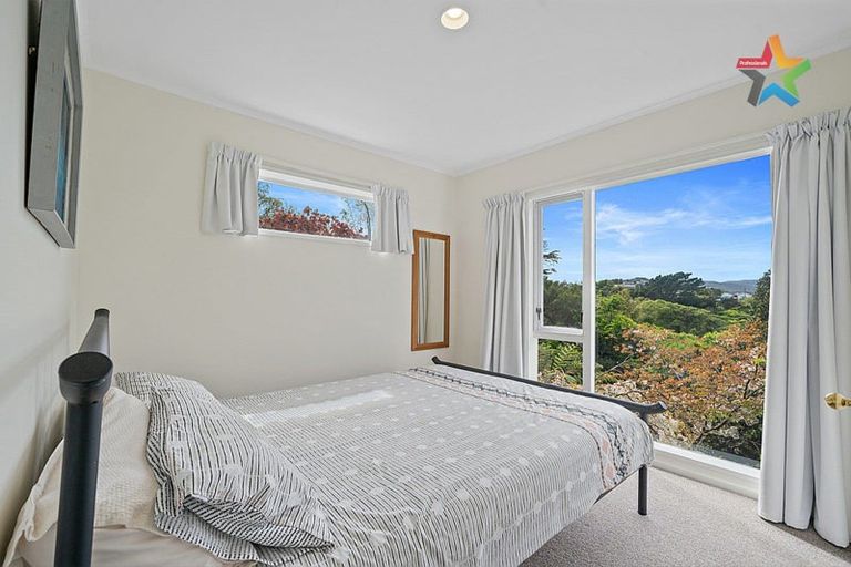 Photo of property in 14 Maungaraki Road, Korokoro, Lower Hutt, 5012