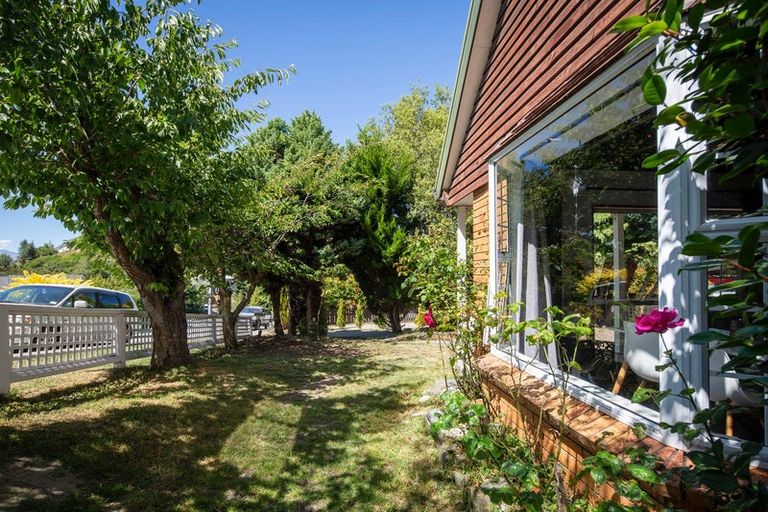 Photo of property in 16a Greenstone Place, Fernhill, Queenstown, 9300