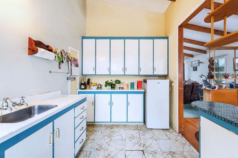 Photo of property in 20 Sunray Avenue, Titirangi, Auckland, 0604