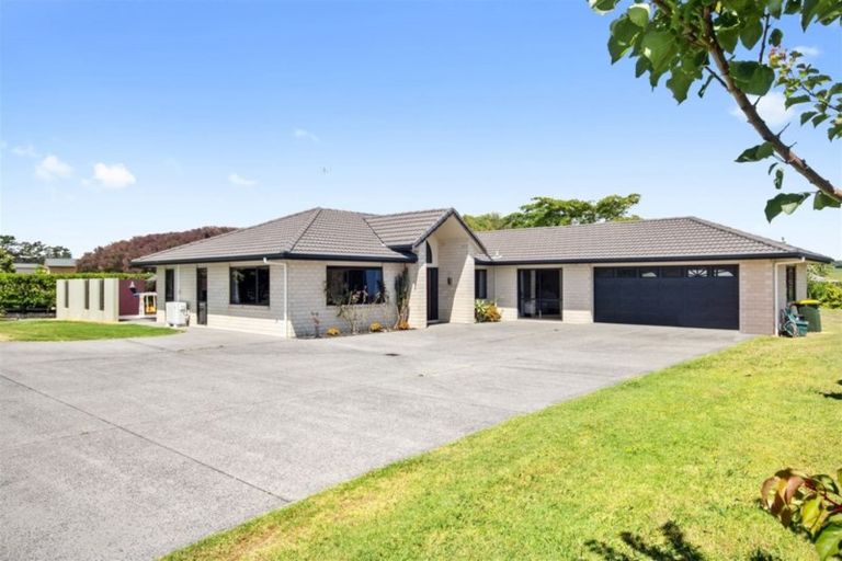 Photo of property in 8 Frank Knight Place, Waiuku, 2123