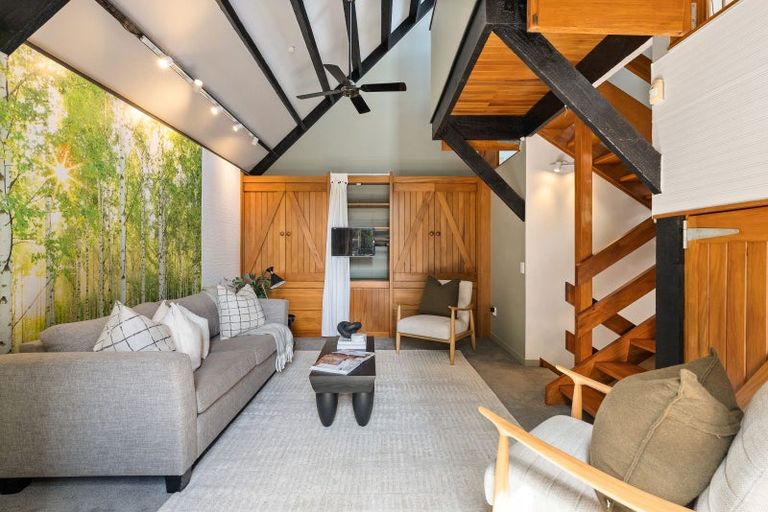 Photo of property in 52 Amapur Drive, Khandallah, Wellington, 6035