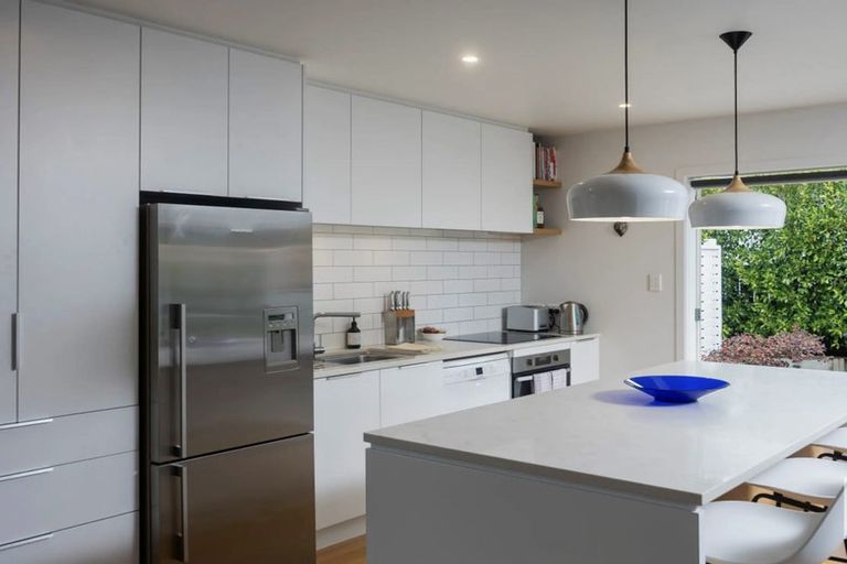 Photo of property in 28 Alfred Street, Northcote Point, Auckland, 0627