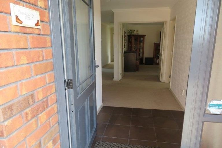Photo of property in 12 Mana Place, Awapuni, Palmerston North, 4412