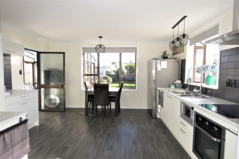 Photo of property in 16 Dalmeny Street, Oamaru North, Oamaru, 9400