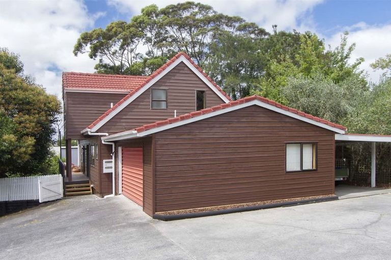 Photo of property in 3/427 Don Buck Road, Massey, Auckland, 0614