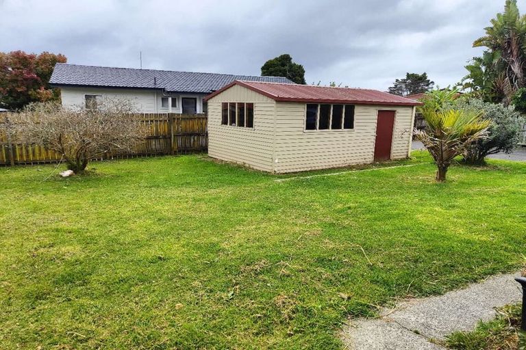 Photo of property in 15 Bundena Place, Clendon Park, Auckland, 2103