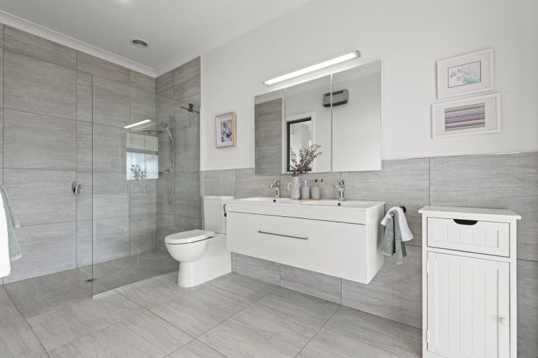 Photo of property in 12 Fleetwood Lane, Turitea, Palmerston North, 4472