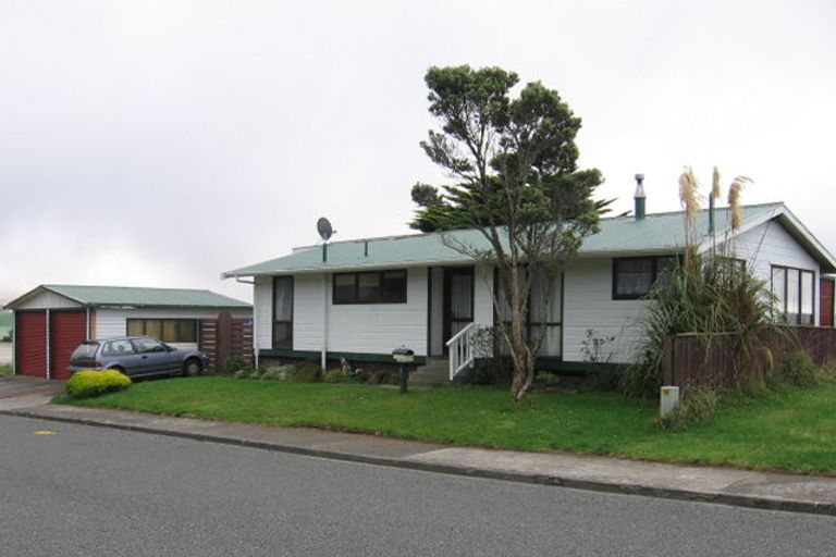 Photo of property in 53 Chapman Street, Newlands, Wellington, 6037