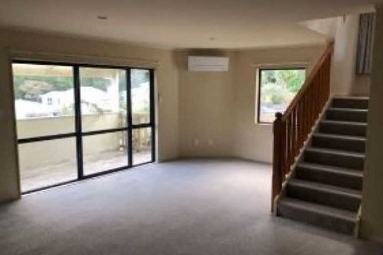 Photo of property in 37 Olivia Crescent, Tawa, Wellington, 5028