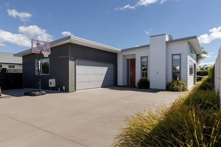 Photo of property in 19 Selliera Place, Papamoa Beach, Papamoa, 3118