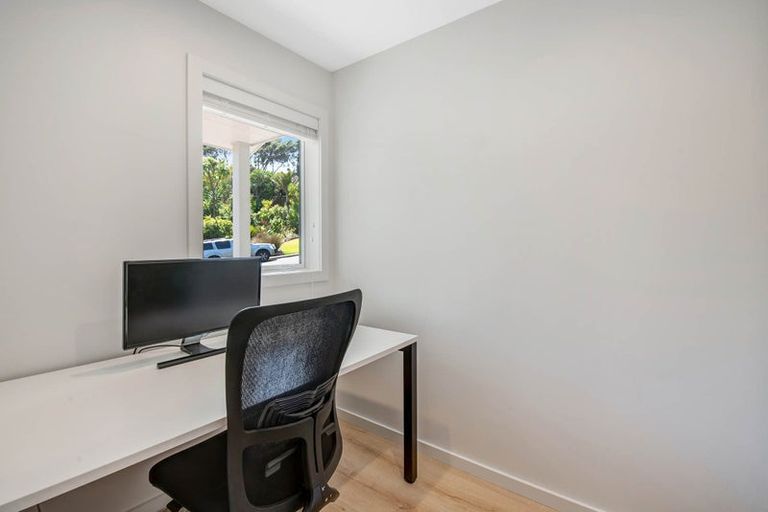 Photo of property in 1 Domain Crescent, Muriwai, Waimauku, 0881