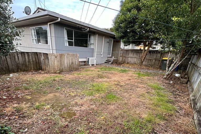 Photo of property in 2/42 Sheridan Drive, New Lynn, Auckland, 0600