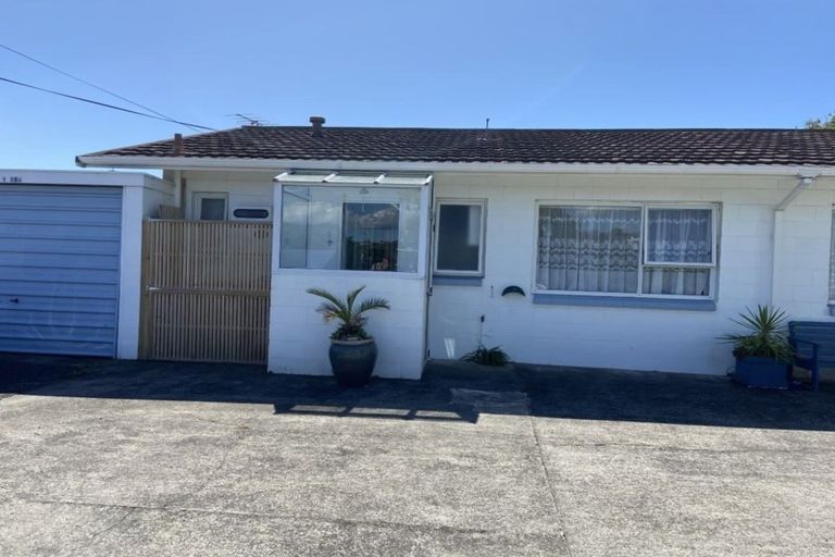 Photo of property in 28a Moulton Street, Moturoa, New Plymouth, 4310