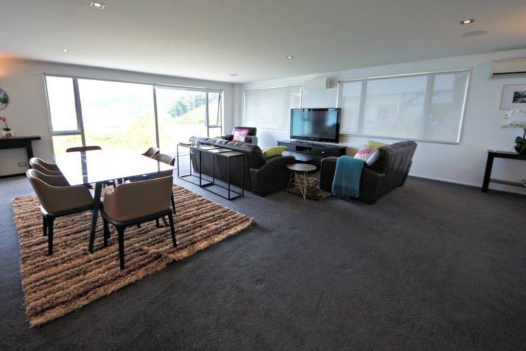 Photo of property in 11 Sovereign Point, Kaiwharawhara, Wellington, 6035