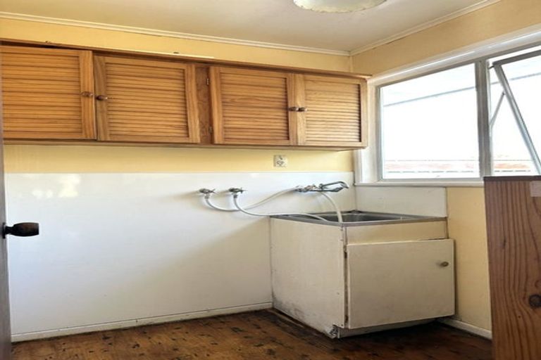 Photo of property in 6 Finlow Drive, Te Atatu South, Auckland, 0610