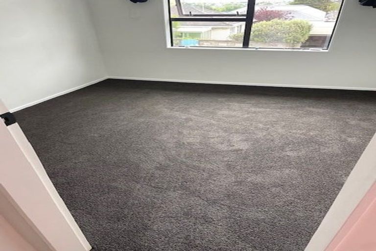 Photo of property in 11-12 Crawford Grove, Naenae, Lower Hutt, 5011