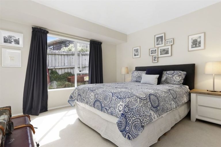Photo of property in 2/47 Sungrove Rise, Sunnyvale, Auckland, 0612