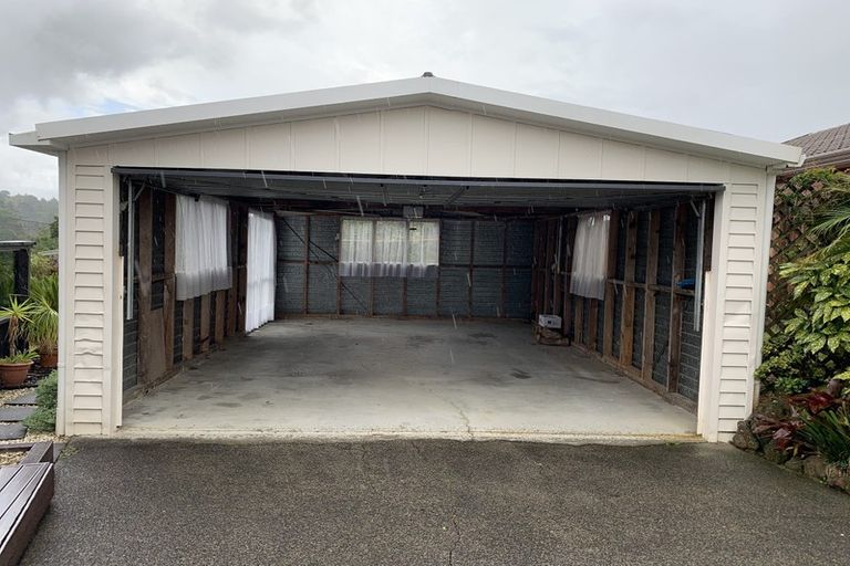 Photo of property in 57 Avonleigh Road, Green Bay, Auckland, 0604