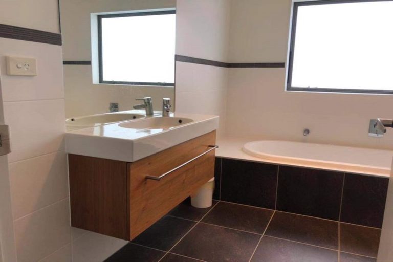 Photo of property in 1 Donnelly Street, Stonefields, Auckland, 1072