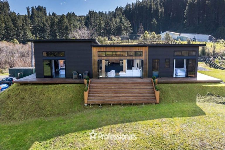 Photo of property in 49 Mount Marua Drive, Maymorn, Upper Hutt, 5018